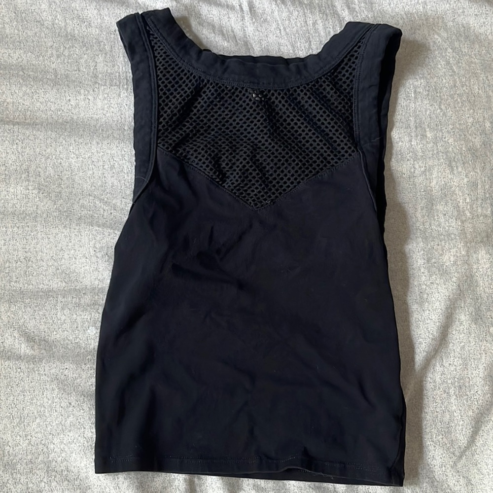 Express Mesh Crop Top - Picture 3 of 5